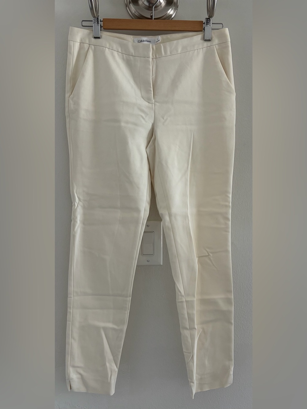 Calvin Klein Off-White Skinny Ankle Dress Pants
